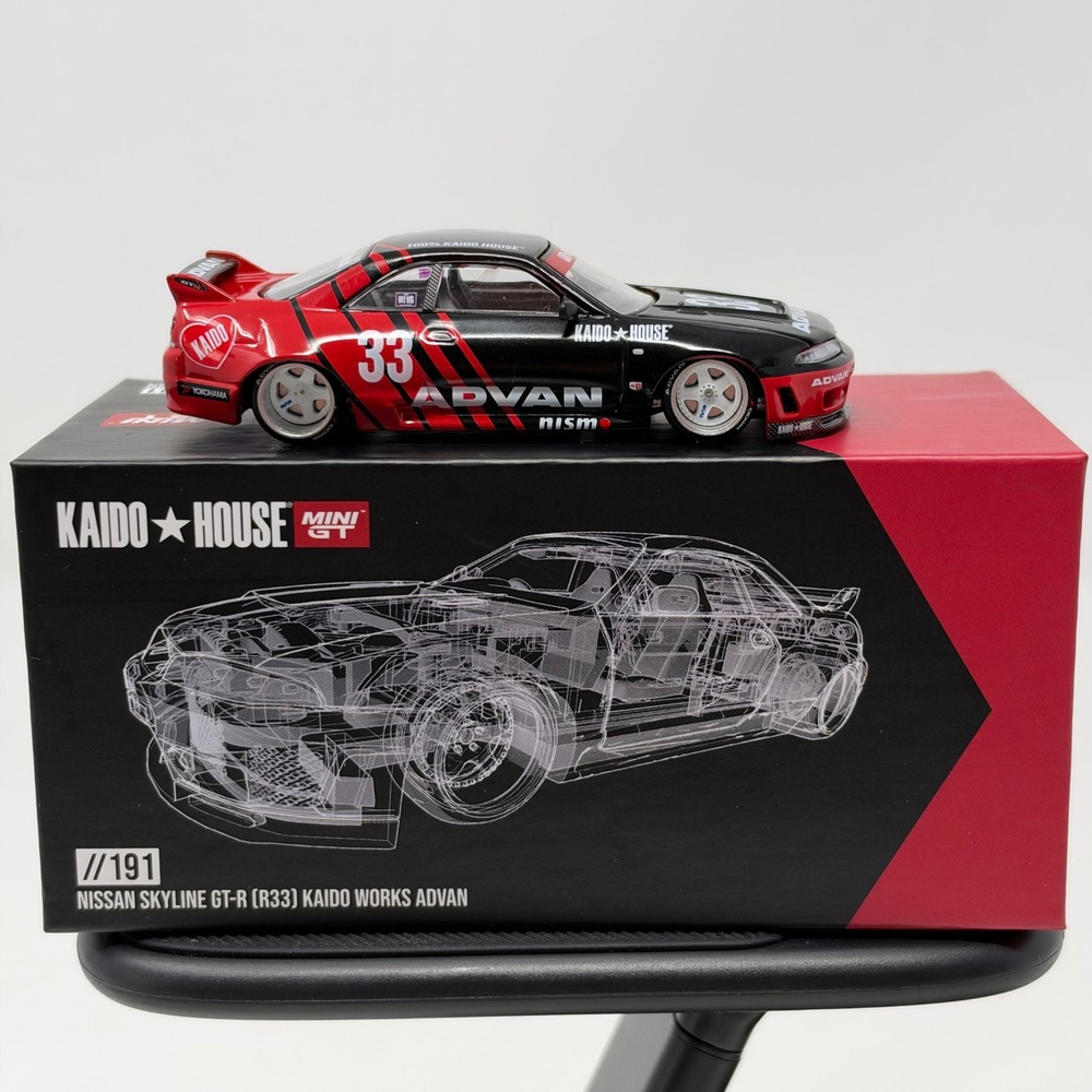 Mini GT Nissan Skyline GT-R R33 Kaido Works Advan Red Black 1:64